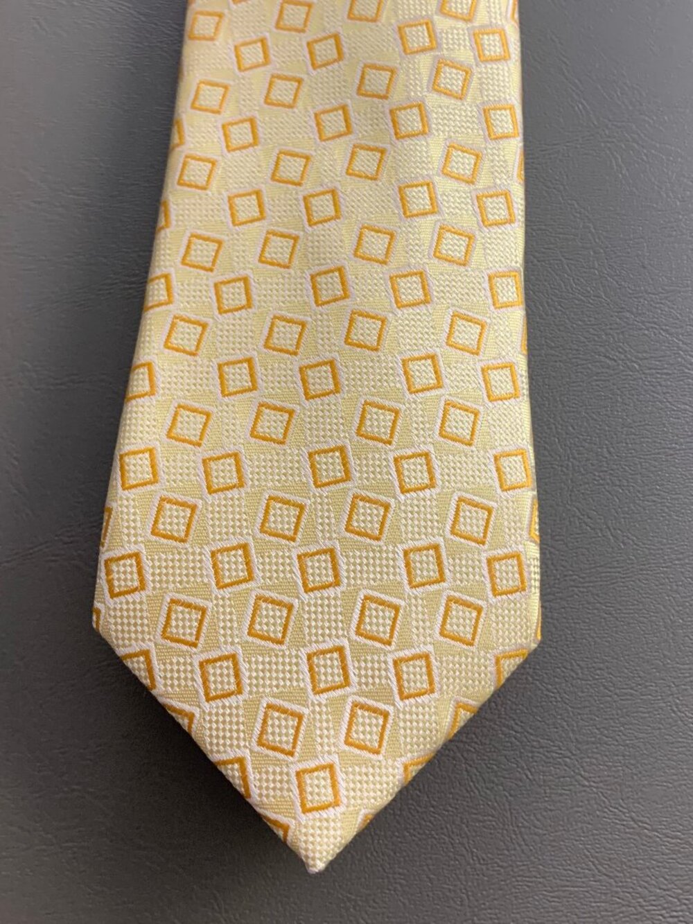 Alfani Men's Slim 2.75'' 100% Polyester Neck Tie, Yellow Crater Geometric